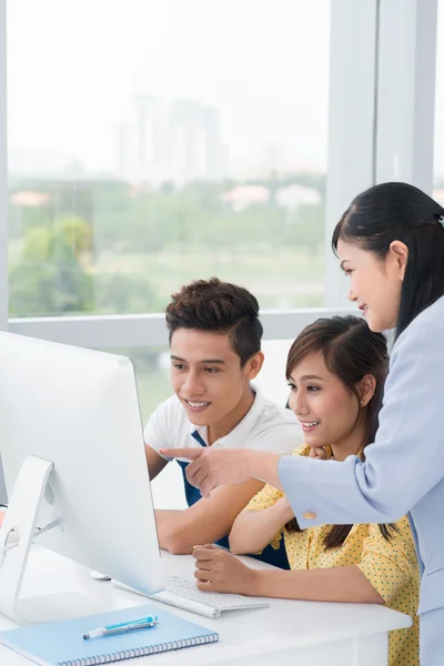 Helpful teacher — Stock Photo, Image