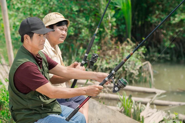 Concentrato sulla pesca — Foto Stock