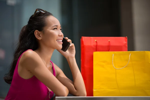 Conversação no shopping — Fotografia de Stock