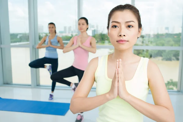 Yoga-Kurs — Stockfoto