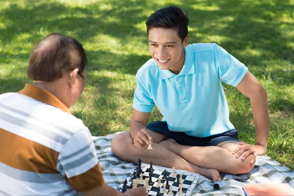 Spelen in het park — Stockfoto