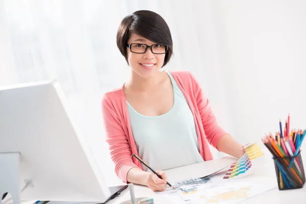 Trabajando con colores — Foto de Stock