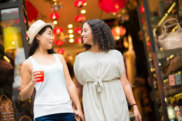 Shopping in centro — Foto Stock