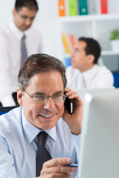 Empresario llamando. — Foto de Stock