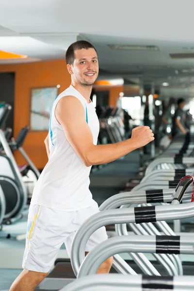 Mann auf Laufband — Stockfoto