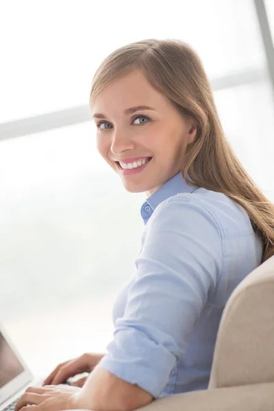 Im Büro — Stockfoto