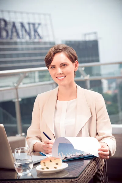 Härlig business lady — Stockfoto