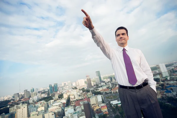 Businessman standing on the roof — Stock Photo, Image