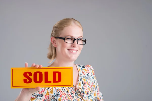 Woman with Sold sign — Stock Photo, Image