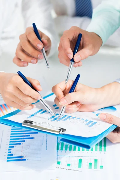 Hands with pens — Stock Photo, Image