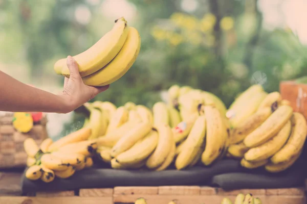 Hand with bananas — Stock Photo, Image