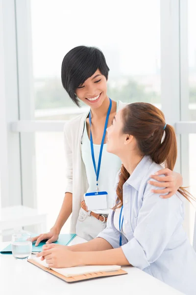 Vriendelijke business dames — Stockfoto