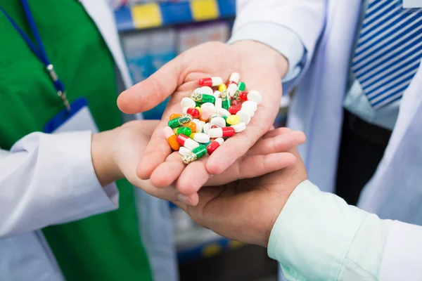 Hands with pills — Stock Photo, Image