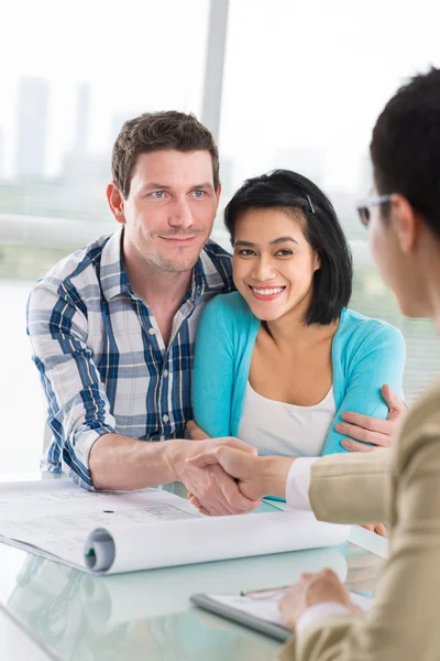 Young family — Stock Photo, Image