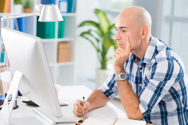 Contemplando o empresário — Fotografia de Stock