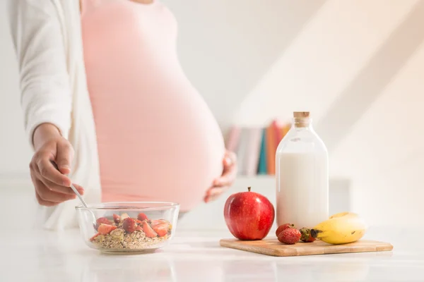 Petit déjeuner pour la future mère — Photo