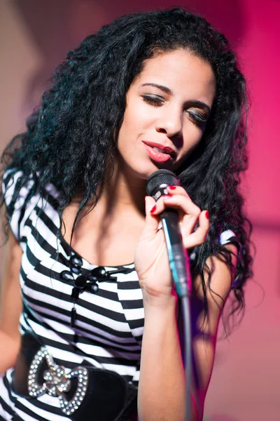 キューバの女性歌手 — ストック写真