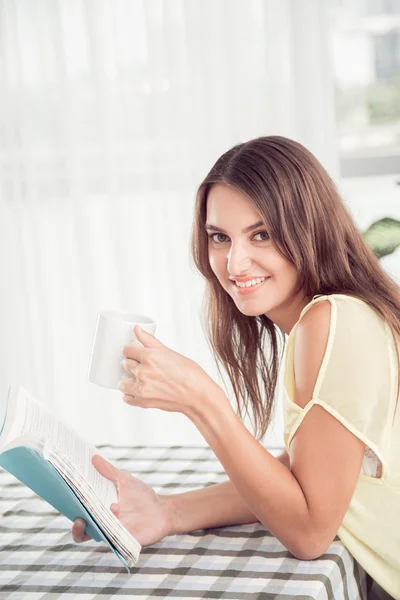 Woman at home — Stock Photo, Image