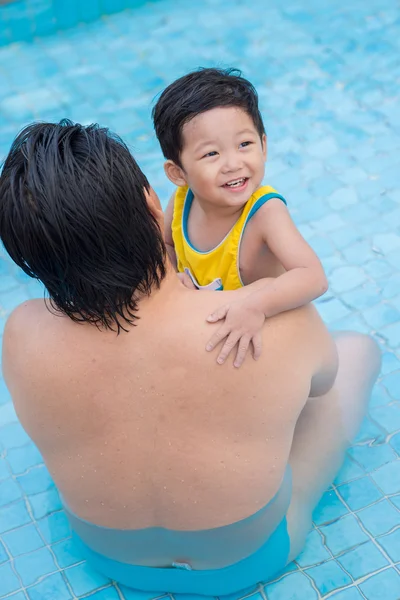 Visitar la piscina — Foto de Stock