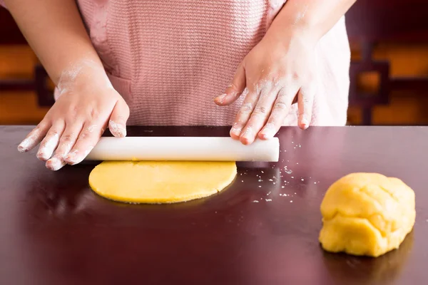 Dough rolling — Stock Photo, Image