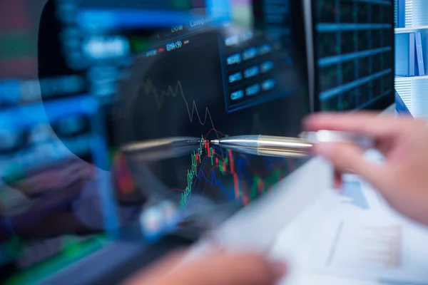 Gráfico da bolsa — Fotografia de Stock