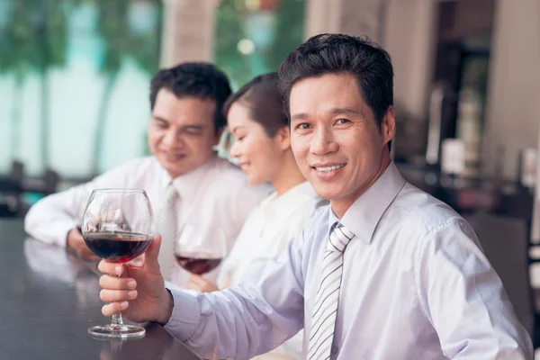 Beber en el bar — Foto de Stock