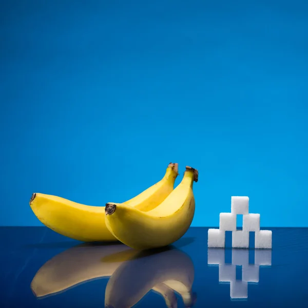 Duas bananas e açúcar — Fotografia de Stock