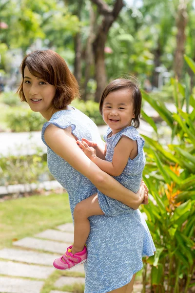 Madre e hija chinas — Foto de Stock