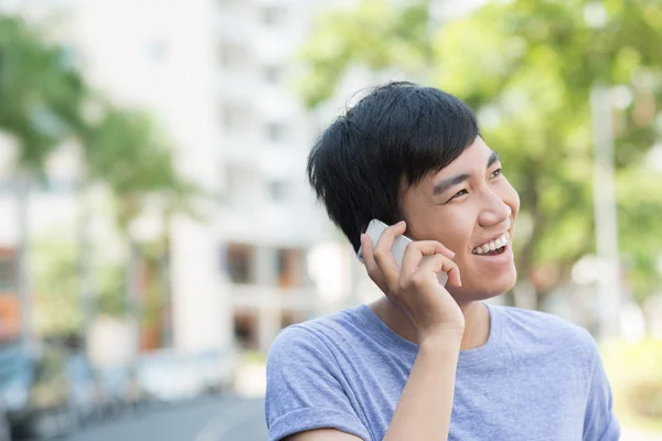 Prata i telefon — Stockfoto