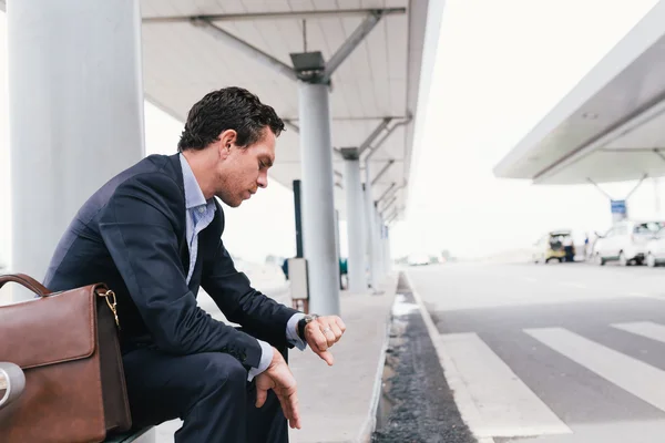 Esperando un taxi — Foto de Stock