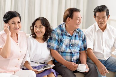 Kıdemli arkadaşlar sosyalleşme