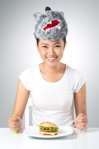 Woman with silverware and a burger — Stock Photo, Image