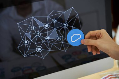 Bulut Servis Uygulaması Üzerinde Çalışan Tasarımcı