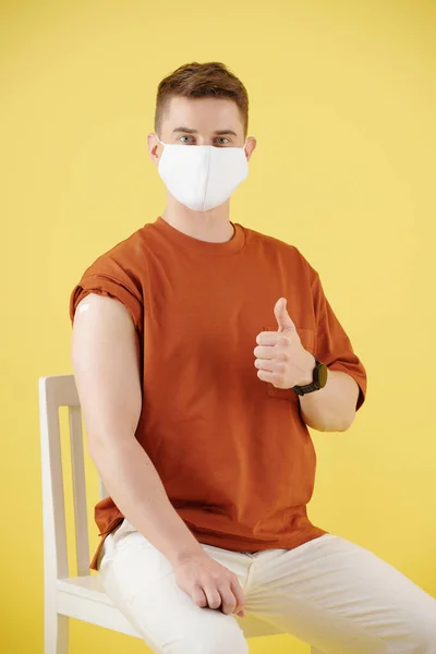 Vaccinated Young Man Showing Thumbs-Up — Stock Photo, Image