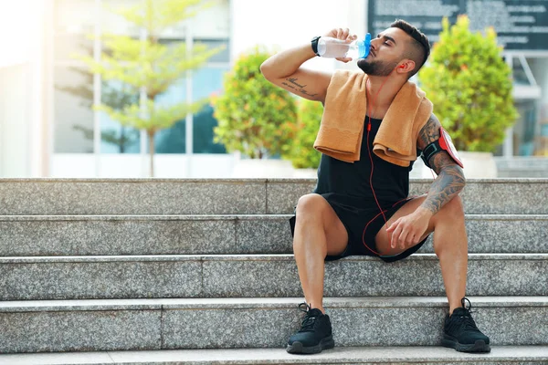 Adatto agli sportivi acqua potabile — Foto Stock