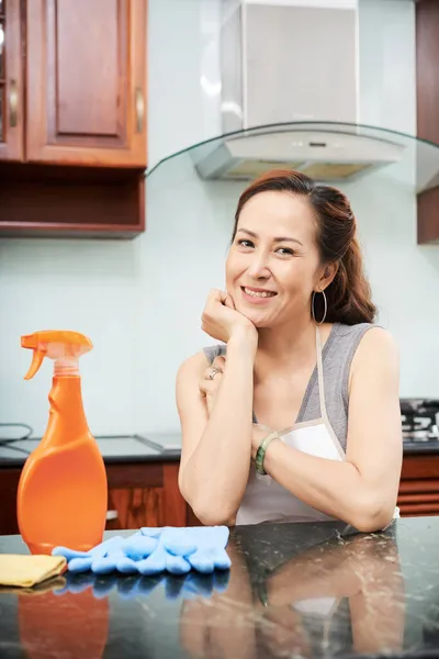 Housewife Sitting at Kitchen Counter — Stock Photo, Image
