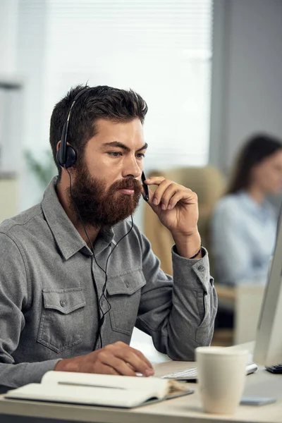 Bearded Call Center Operator — Stock Photo, Image