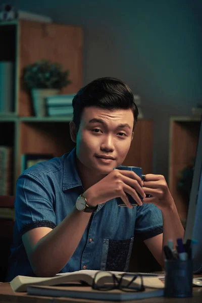Portret azjatyckiego specjalisty IT — Zdjęcie stockowe