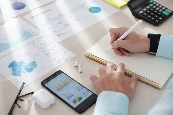 Business Person Taking Notes — Stock Photo, Image