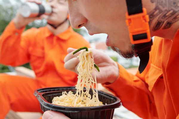 Construction Worker Eating Ramen Soup — Stock Photo, Image
