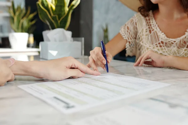 Opdrachtgever Ondertekeningsovereenkomst — Stockfoto