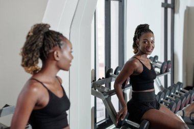 Spor Kadınları Yansımasının keyfini çıkarıyor