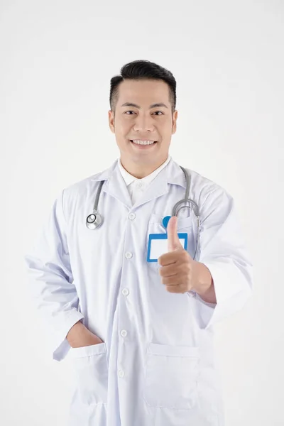 Gammal läkare visar tummen upp — Stockfoto