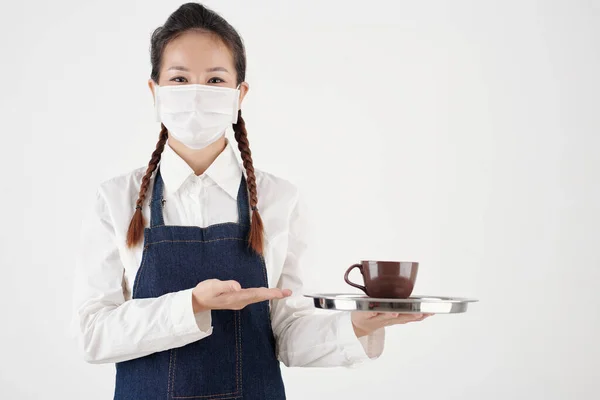 Waitress in Mask Serving Coffee — Stock Photo, Image