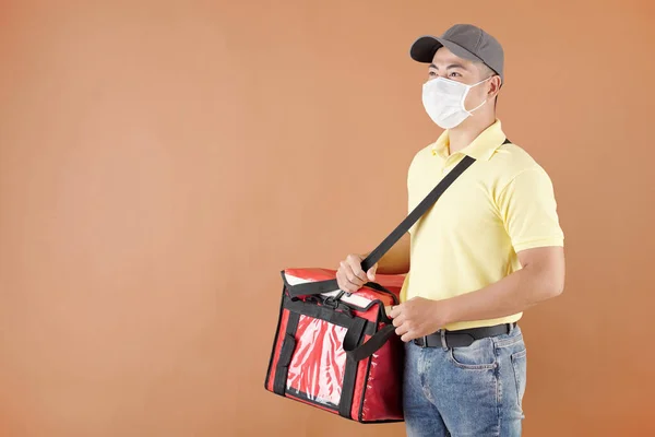 Delivery Man in Medical Mask — Stock Photo, Image