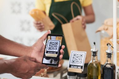 Akıllı Telefonla QR Kodu Taranıyor