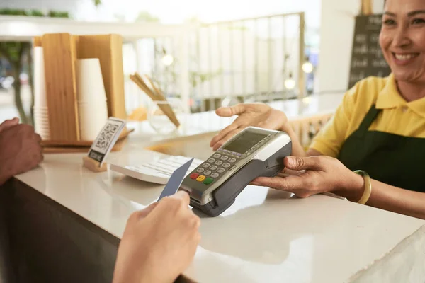 Customers Paying for Order in Cafe — Stock Photo, Image