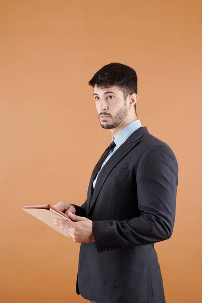 Sorprendido joven empresario — Foto de Stock