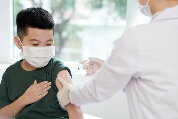 Little Boy Getting Vaccine in Medical Office — Stockfoto