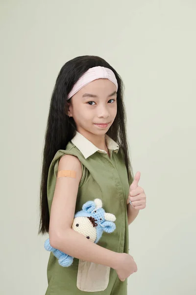 Girl Getting Vaccine against Coronavirus — Stock Photo, Image